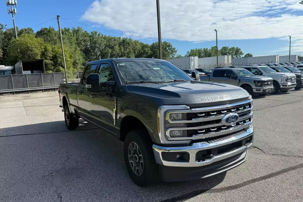 2026 Ford F-350 Lariat photo 1