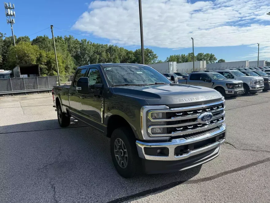 2026 Ford F-350 Lariat photo 1