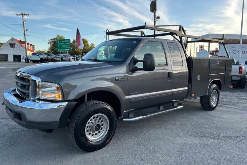 2002 Ford F-250 XLT photo 1