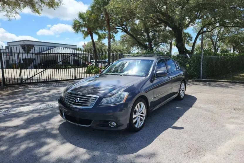 2010 Infiniti M35 photo 1