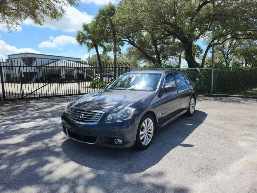 2010 Infiniti M35 photo 1