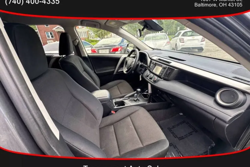 2017 Toyota RAV4 LE photo 1