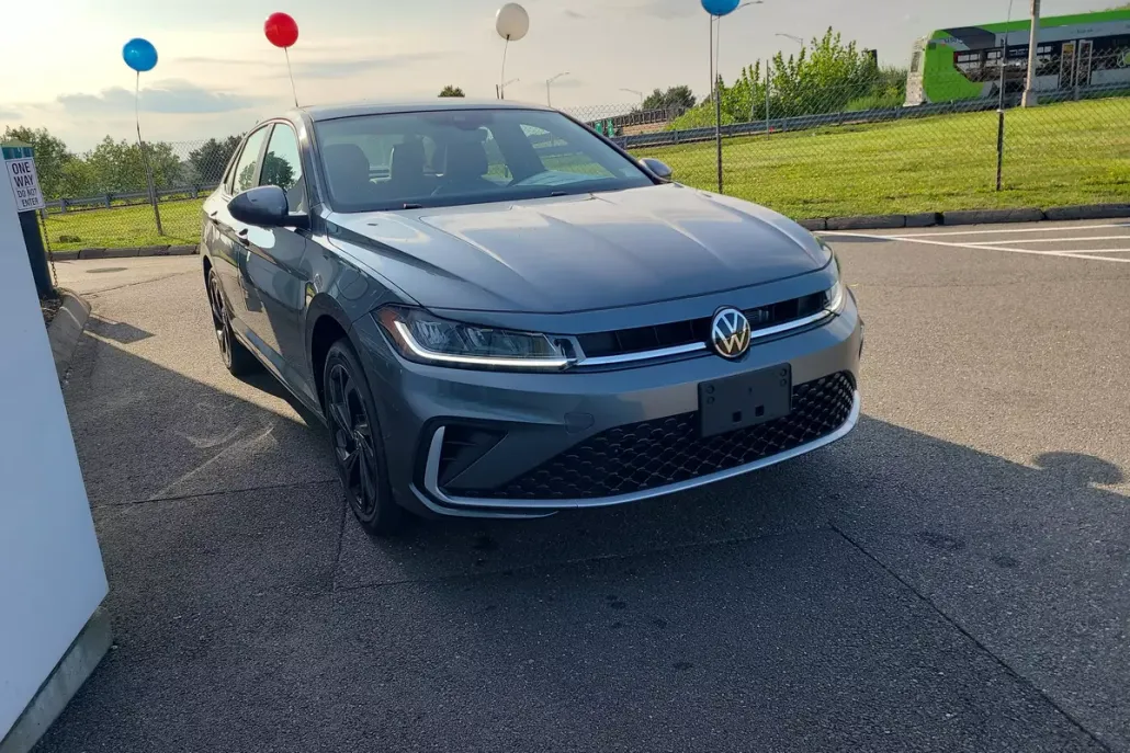 2025 Volkswagen Jetta SE photo 1