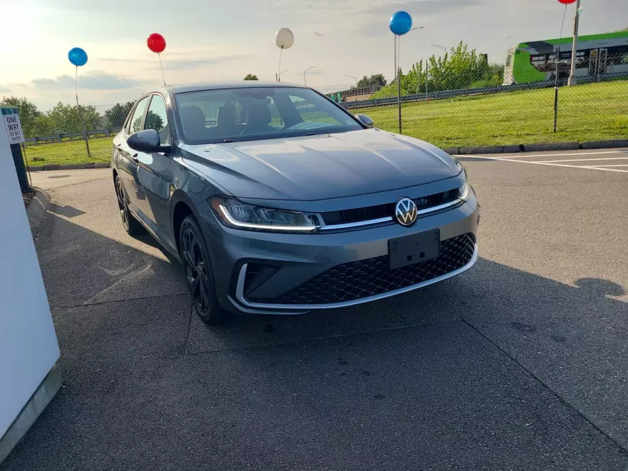 2025 Volkswagen Jetta SE photo 1