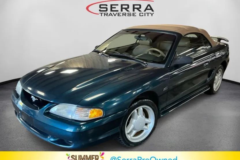 1995 Ford Mustang GT Convertible photo 1