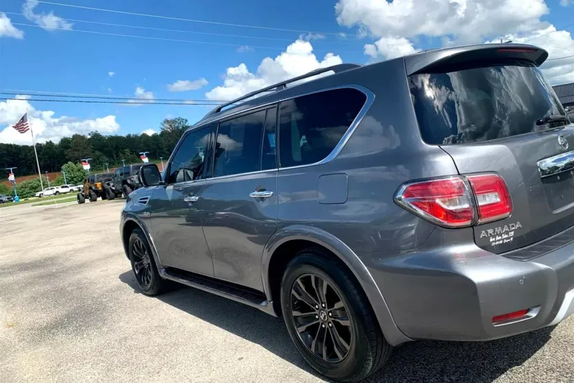 2017 Nissan Armada Platinum photo 1