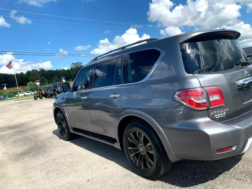 2017 Nissan Armada Platinum photo 1