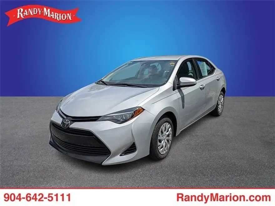 2018 Toyota Corolla LE photo 1