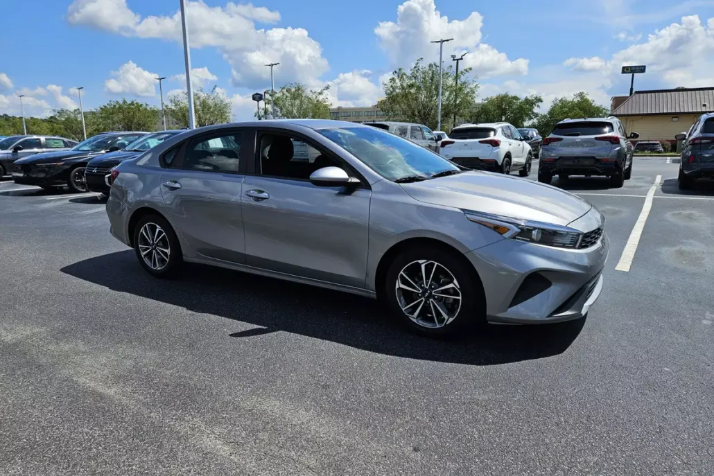 2023 Kia Forte LXS photo 1