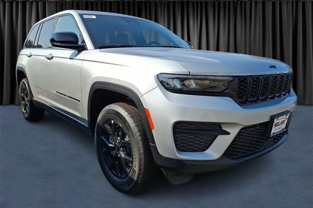 2025 Jeep Grand Cherokee Laredo photo 1