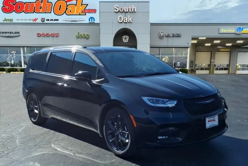 2026 Chrysler Pacifica Limited photo 1