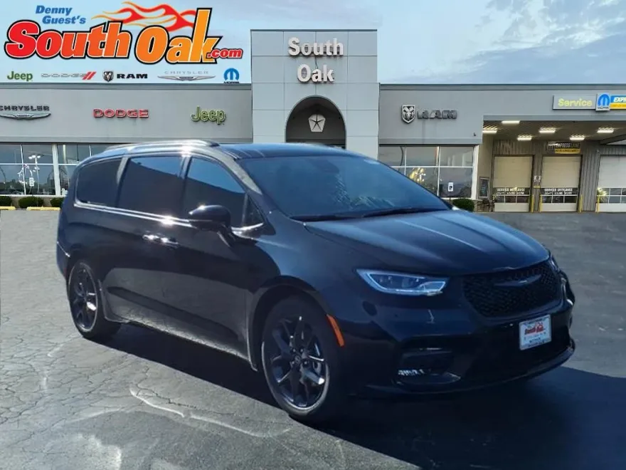 2026 Chrysler Pacifica Limited photo 1