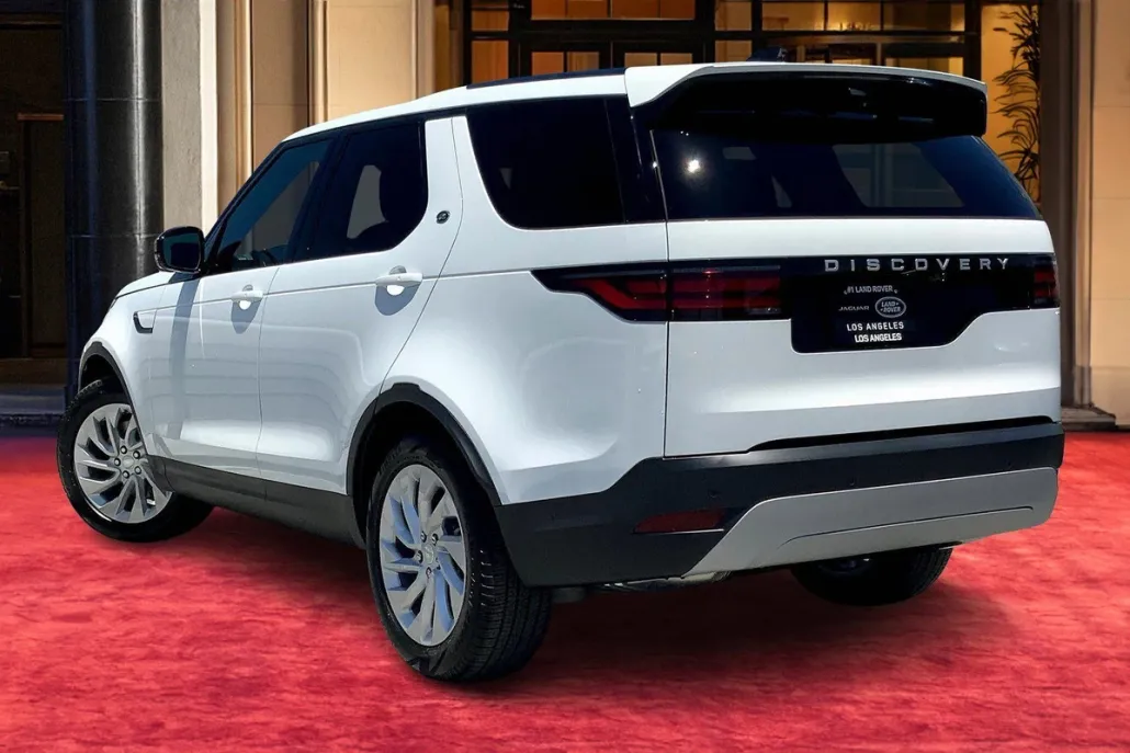 2025 Land Rover Discovery S photo 1