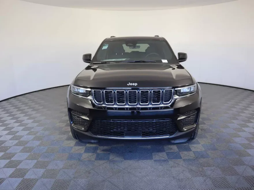 2025 Jeep Grand Cherokee Laredo photo 1