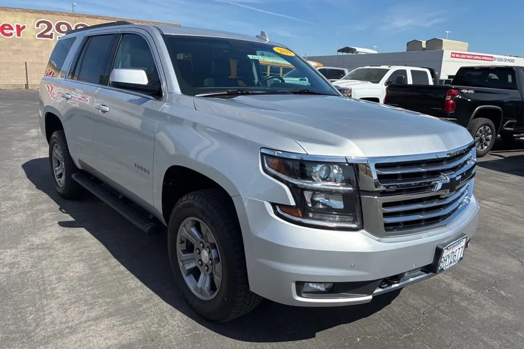 2019 Chevrolet Tahoe LT photo 1