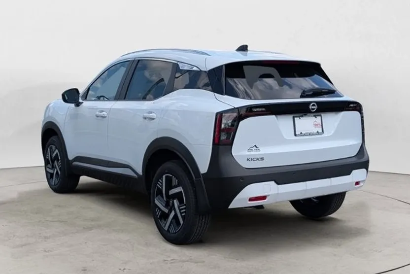 2026 Nissan Kicks SV photo 1