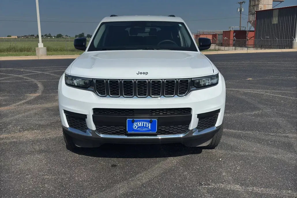 2023 Jeep Grand Cherokee Laredo photo 1
