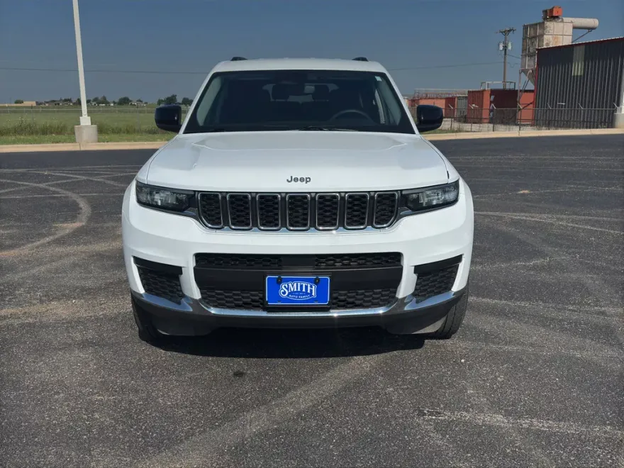 2023 Jeep Grand Cherokee Laredo photo 1