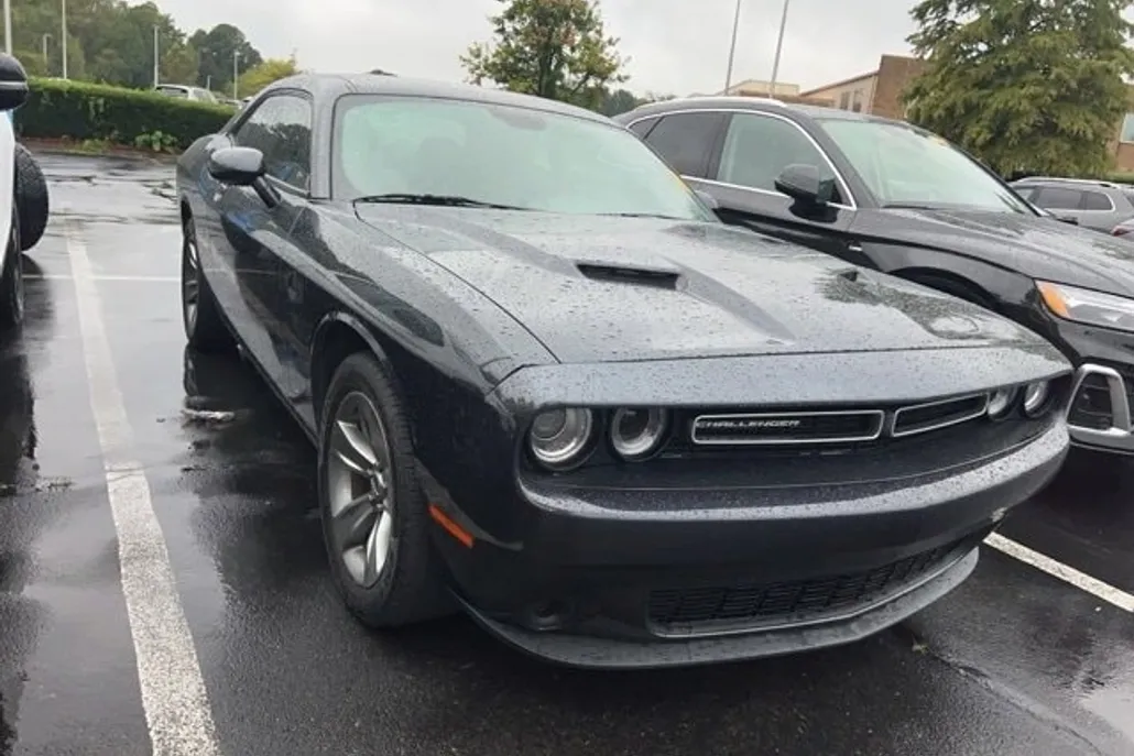 2019 Dodge Challenger SXT photo 1
