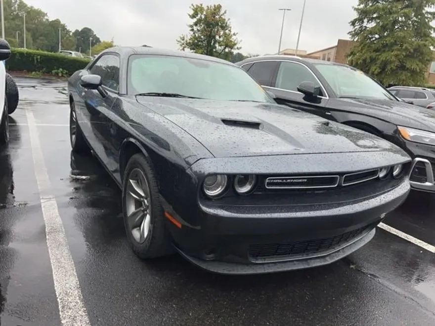 2019 Dodge Challenger SXT photo 1