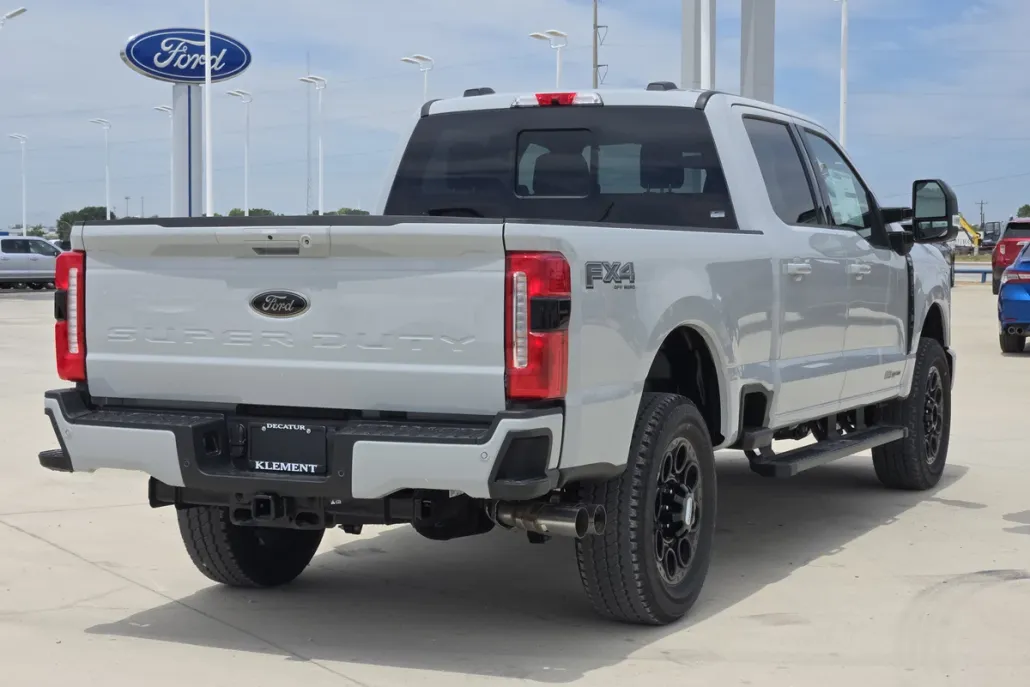 2025 Ford F-250 Lariat photo 1