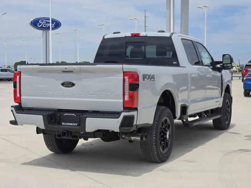 2025 Ford F-250 Lariat photo 1