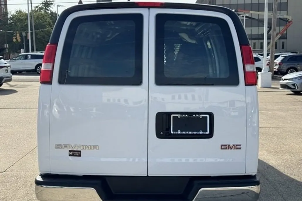 2024 Gmc Savana Cargo 2500 photo 1
