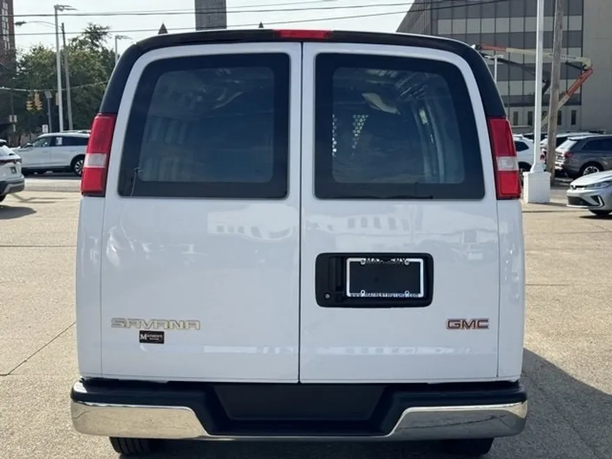 2024 Gmc Savana Cargo 2500 photo 1