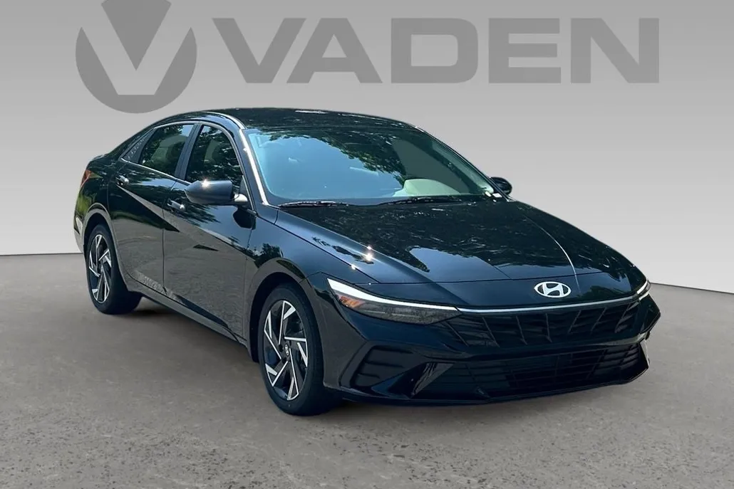 2025 Hyundai Elantra SEL Sport photo 1