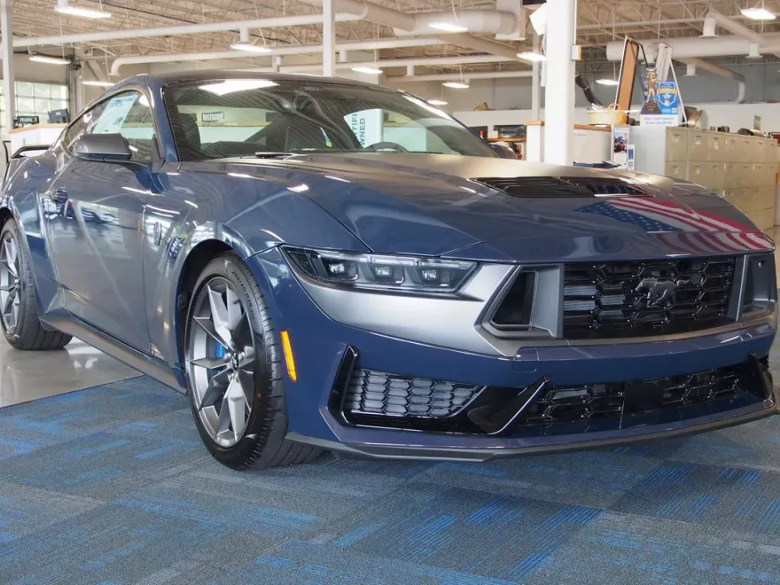 2025 Ford Mustang Dark Horse photo 1