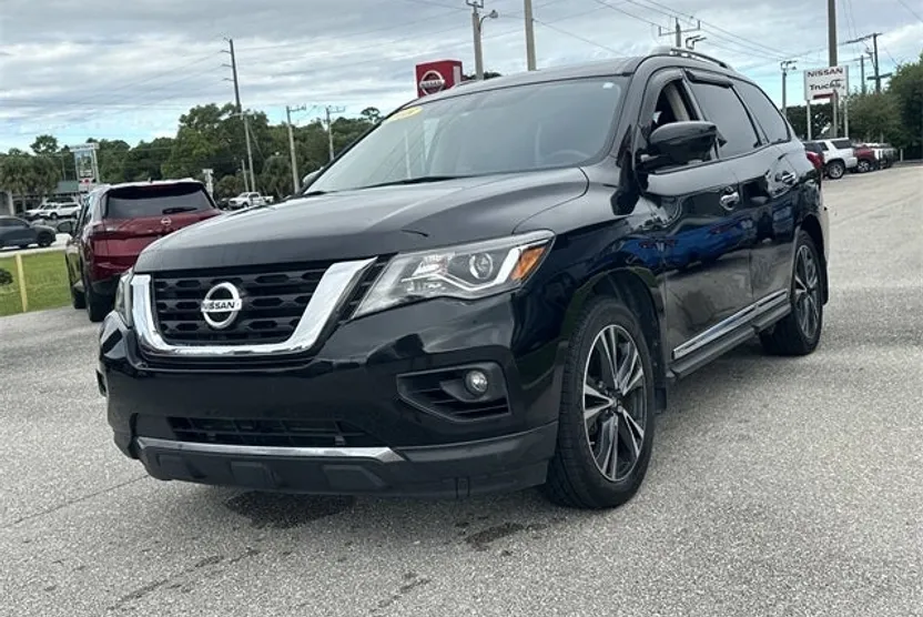 2018 Nissan Pathfinder Platinum photo 1