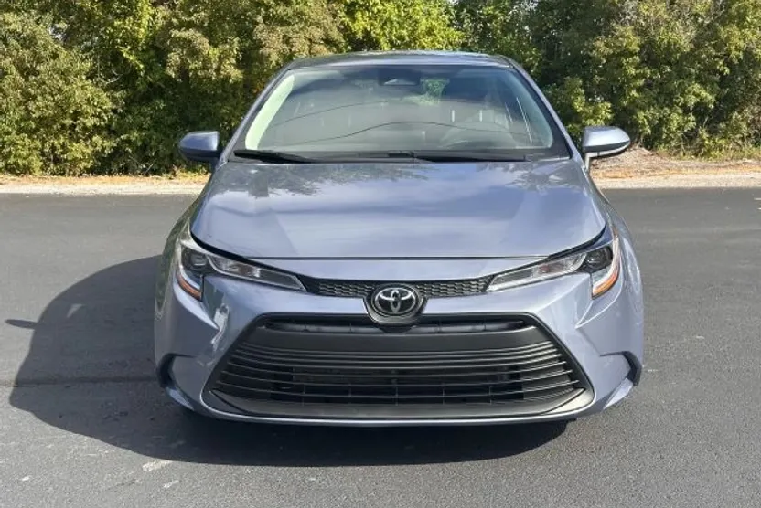 2024 Toyota Corolla LE photo 1