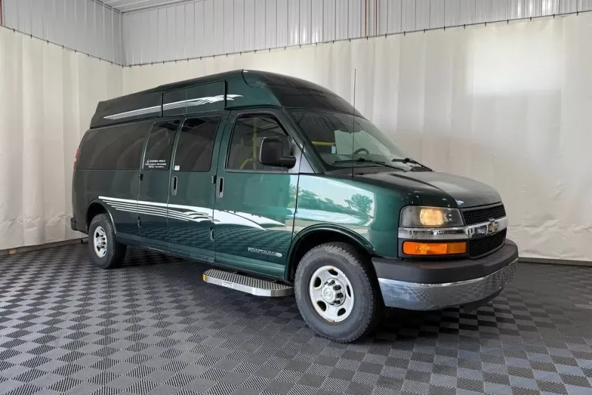 2013 Chevrolet Express 3500 LT Passenger photo 1
