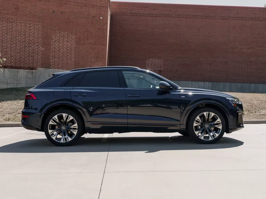 2025 Audi Q8 55 Premium Plus photo 1