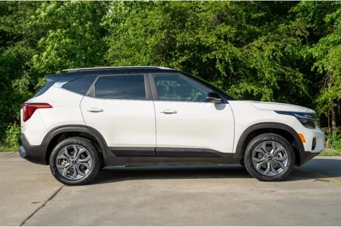 2024 Kia Seltos S photo 3