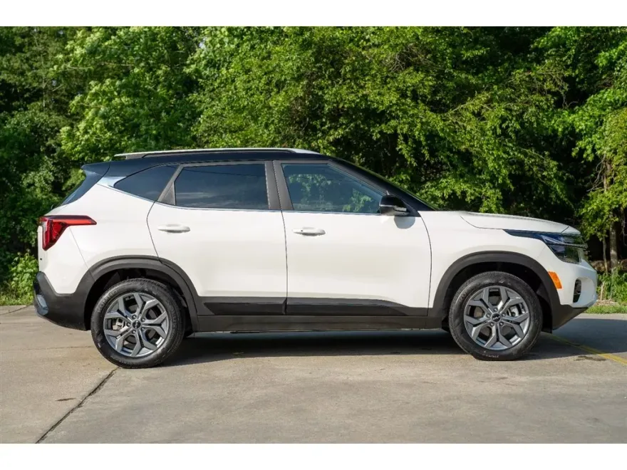 2024 Kia Seltos S photo 3