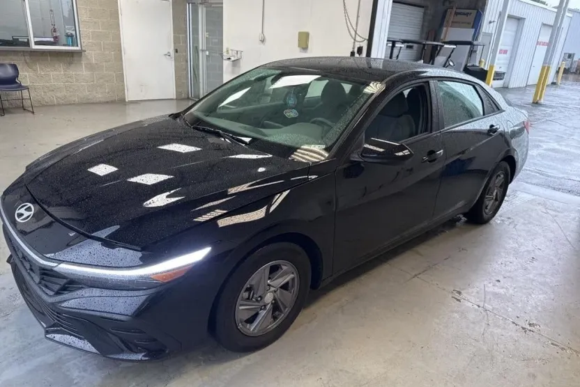 2024 Hyundai Elantra SE photo 1
