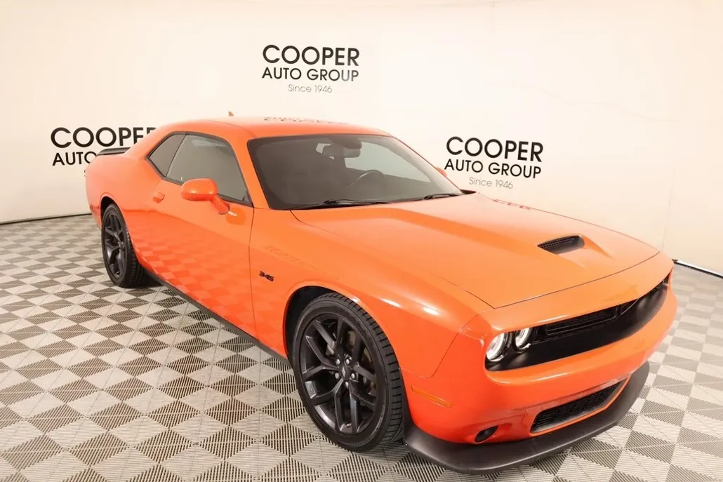 2023 Dodge Challenger R/T photo 1