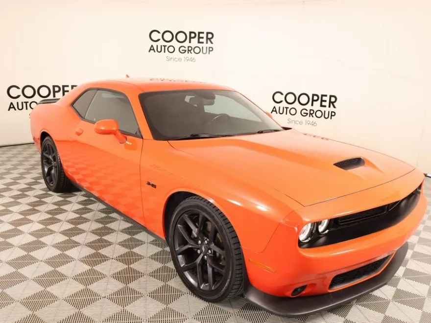 2023 Dodge Challenger R/T photo 1
