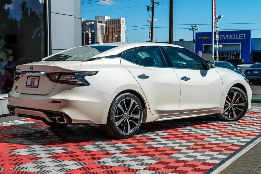 2023 Nissan Maxima SV photo 1