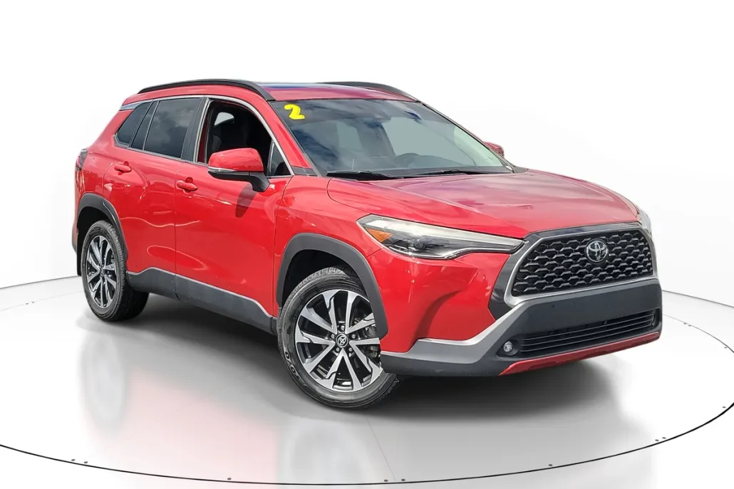 2022 Toyota Corolla Cross XLE photo 1