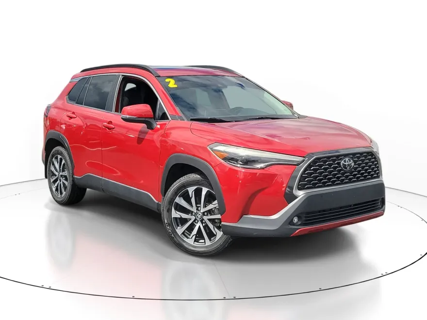 2022 Toyota Corolla Cross XLE photo 1