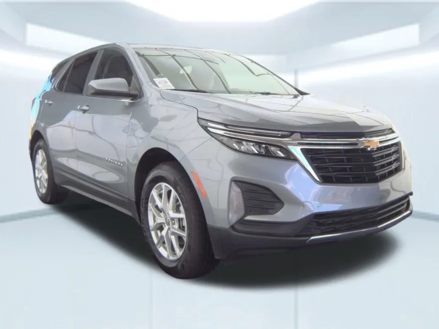 2024 Chevrolet Equinox LT photo 1