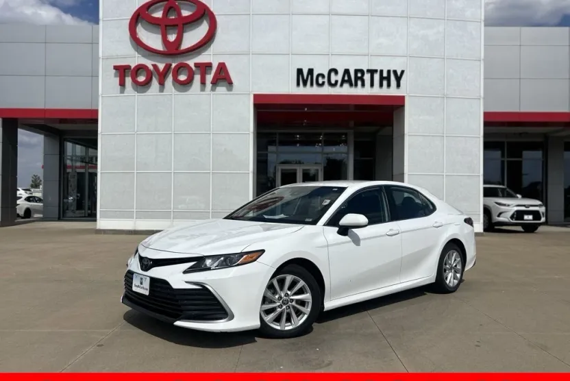2022 Toyota Camry LE photo 1