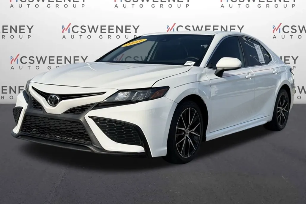 2021 Toyota Camry SE photo 1