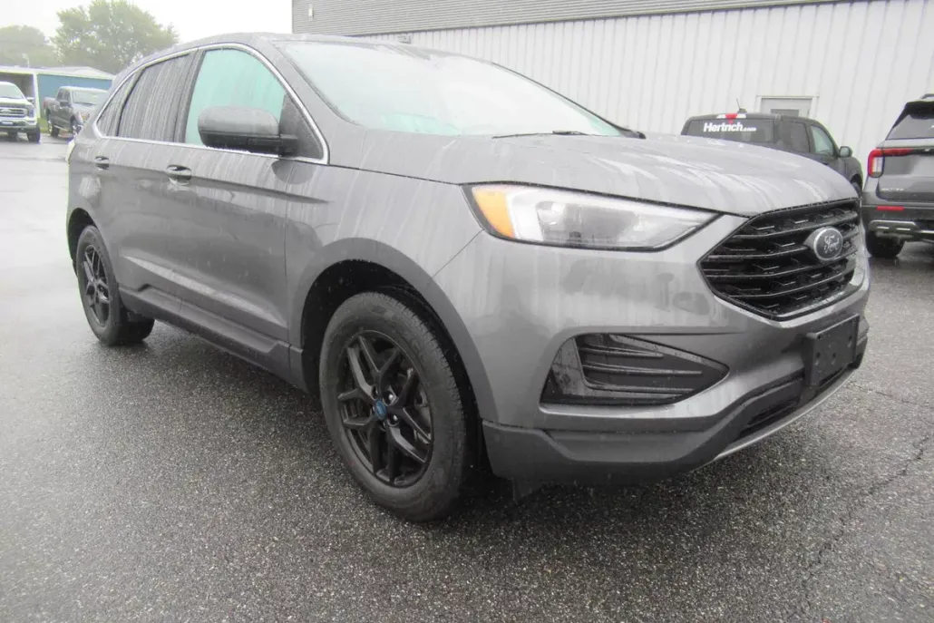 2022 Ford Edge SEL photo 1