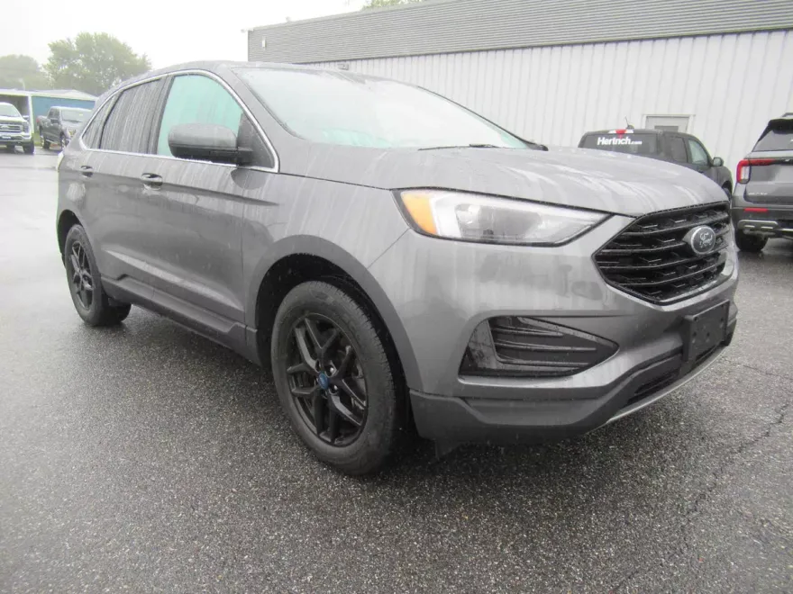 2022 Ford Edge SEL photo 1