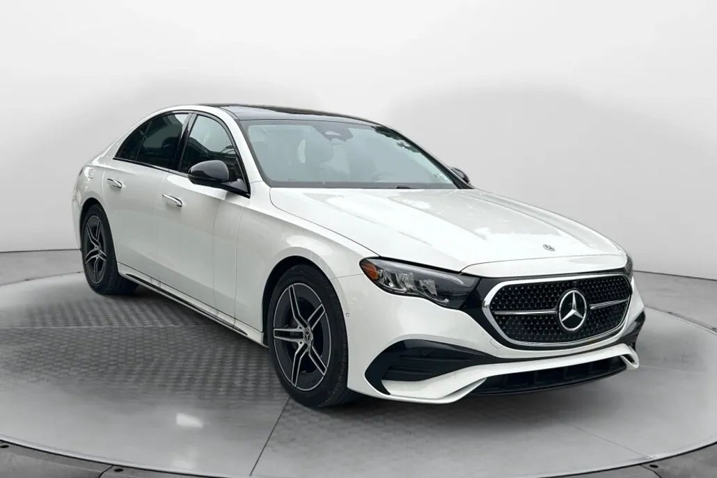 2025 Mercedes Benz E 450 4MATIC photo 1