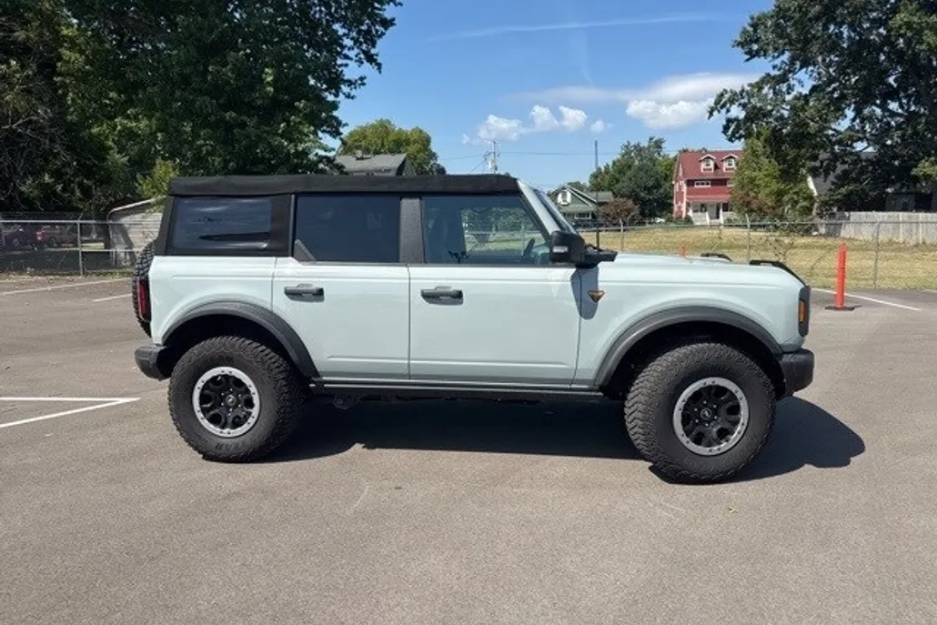 2022 Ford Bronco Badlands photo 1