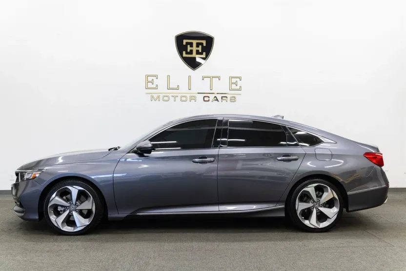 2020 Honda Accord Touring 2.0T photo 1